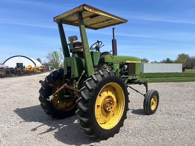 Image of John Deere 2520 equipment image 4