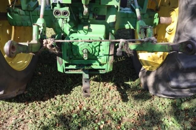 Image of John Deere 2520 equipment image 2