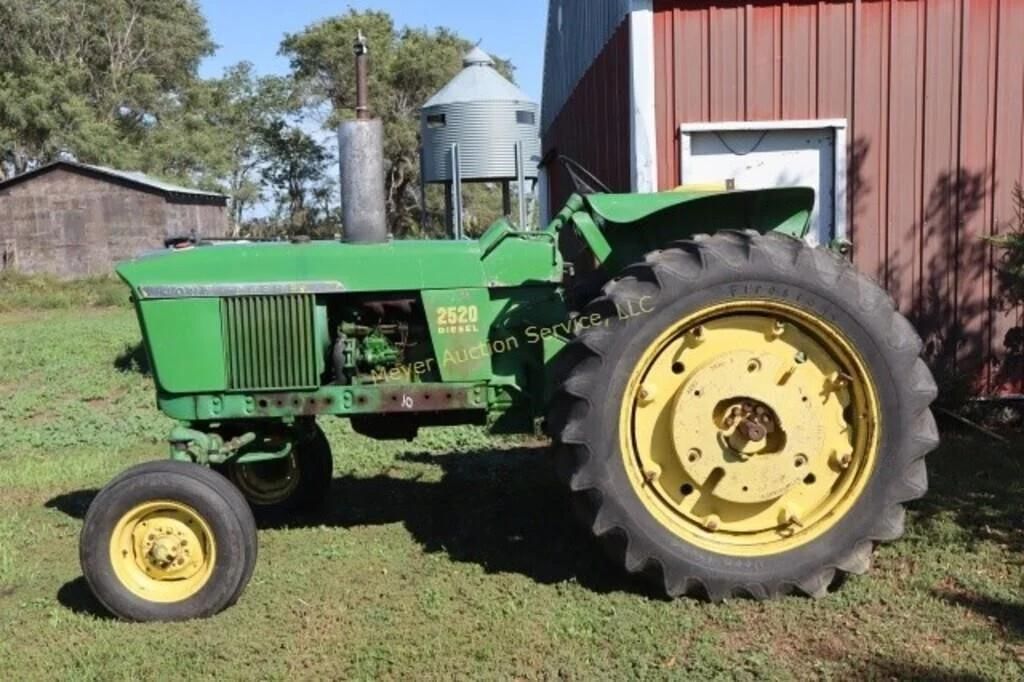 John Deere 2520 Equipment Image0