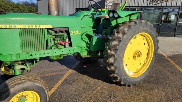 Image of John Deere 2520 equipment image 3