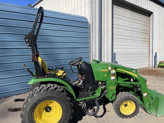 Image of John Deere 2520 equipment image 2