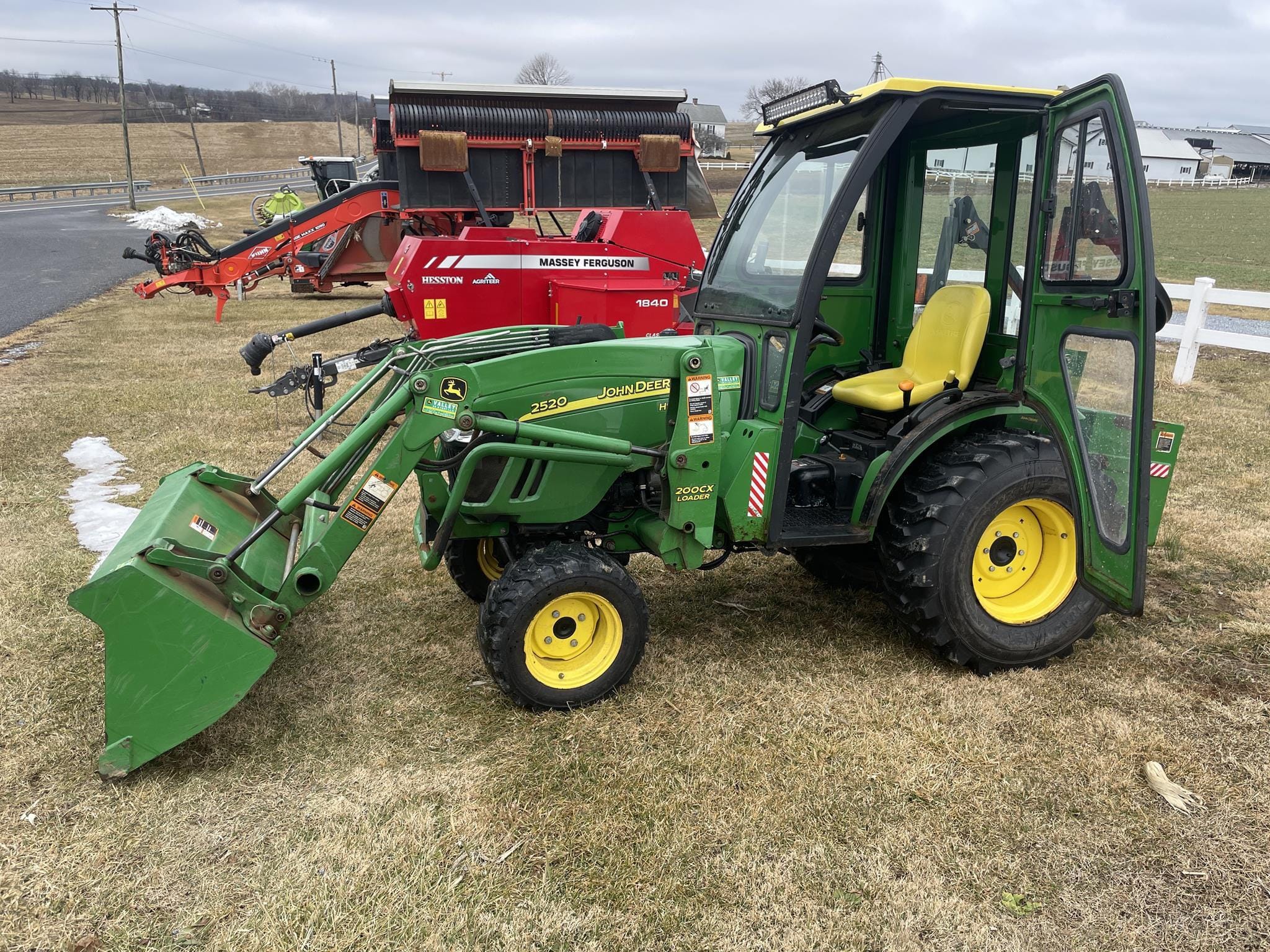 John Deere 2520 Equipment Image0