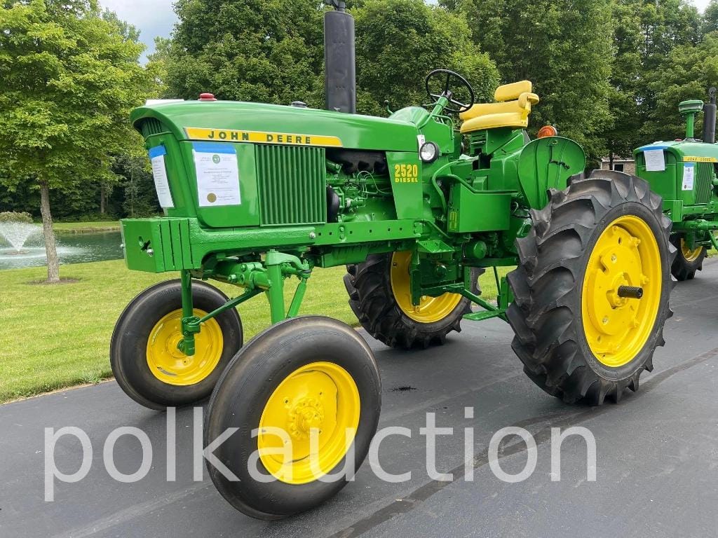 Main image John Deere 2520