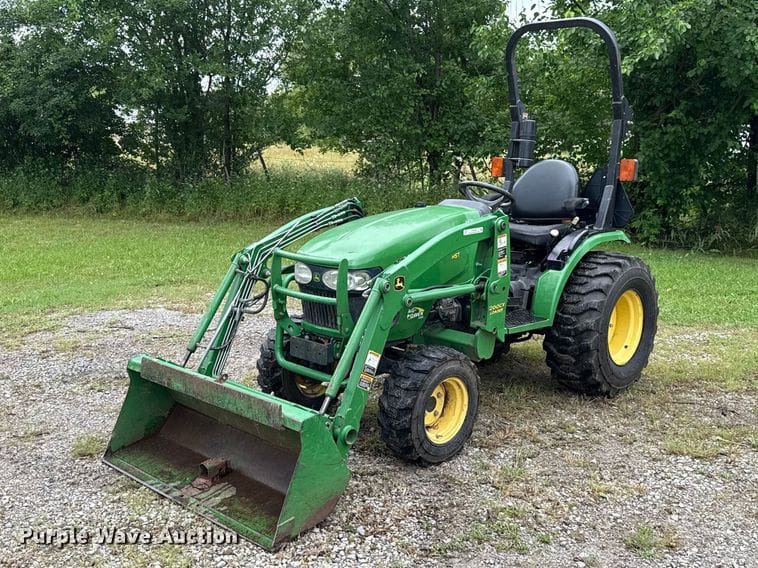 John Deere 2520 Equipment Image0