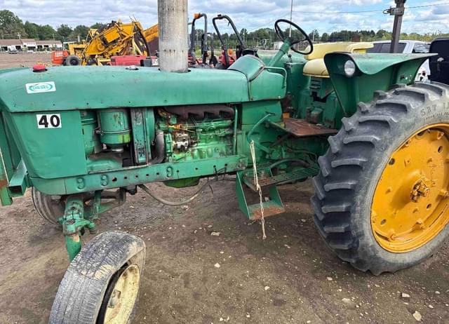 Image of John Deere 2520 equipment image 1