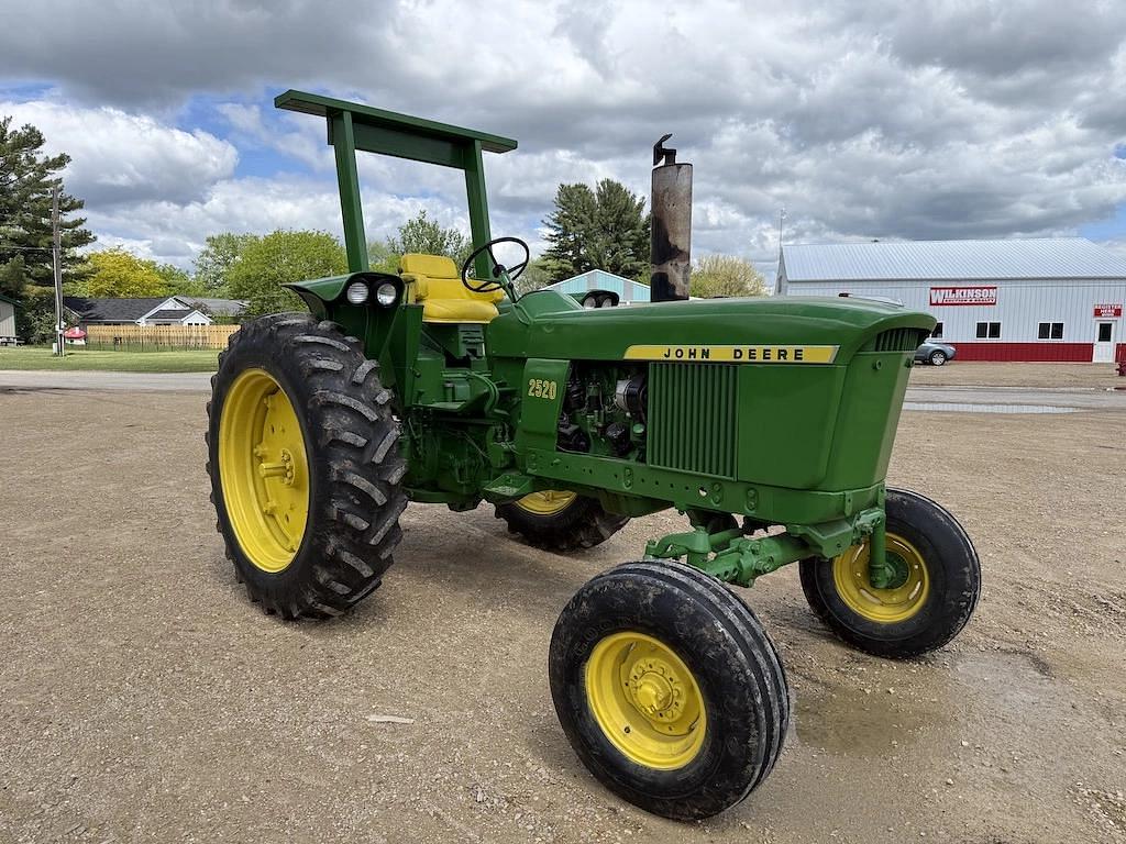Image of John Deere 2520 Primary image