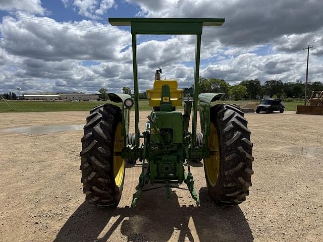 Image of John Deere 2520 equipment image 4