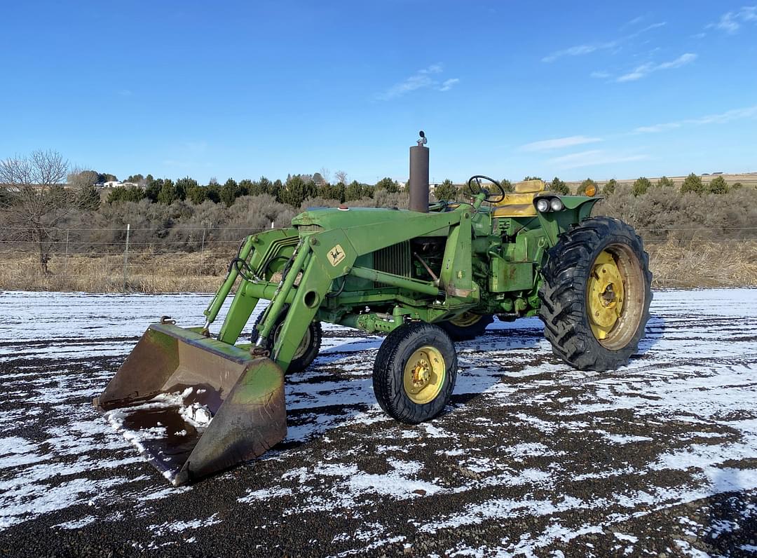 Image of John Deere 2520 Primary image