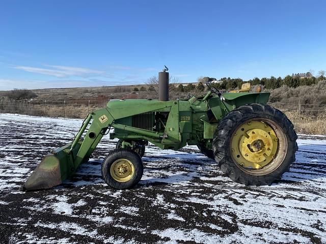 Image of John Deere 2520 equipment image 3