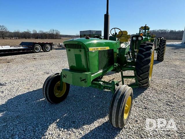 Image of John Deere 2520 equipment image 1