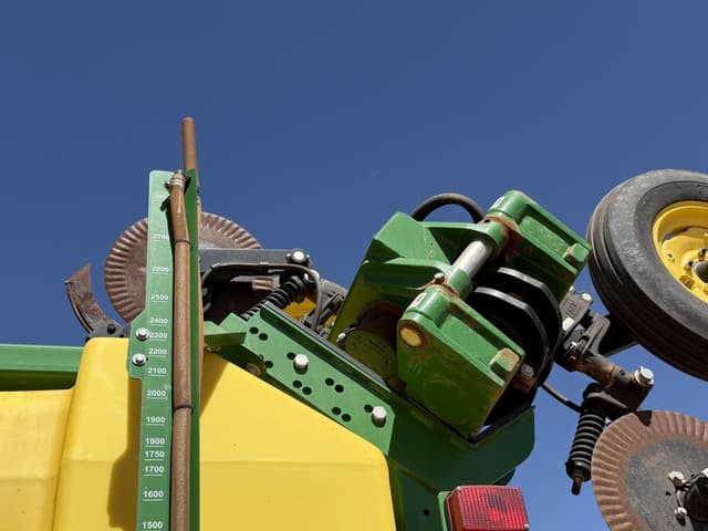 Image of John Deere 2530L equipment image 3