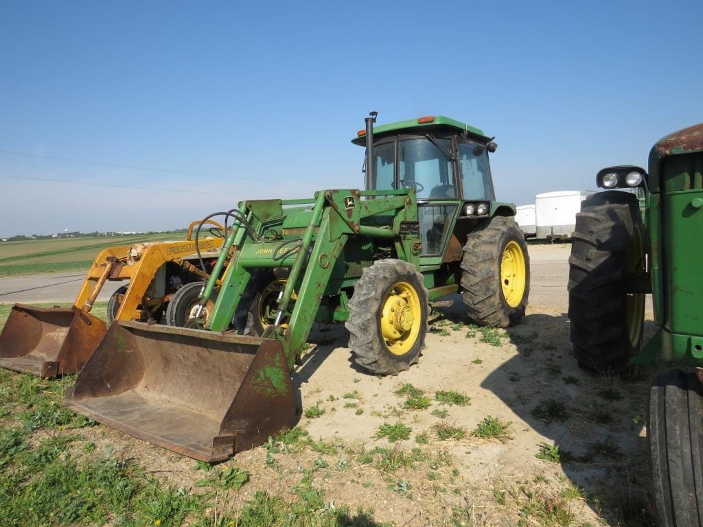 Main image John Deere 2550