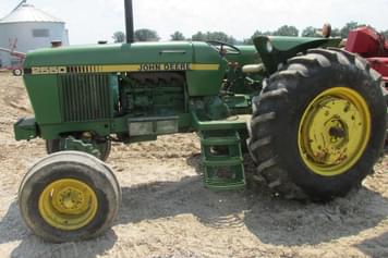 Main image John Deere 2550