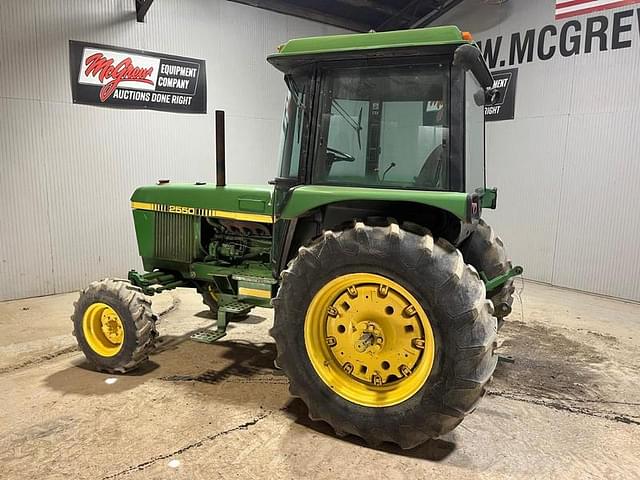 Image of John Deere 2550 equipment image 2