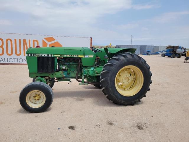 Image of John Deere 2550 equipment image 1