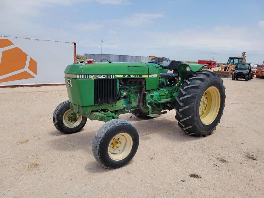Image of John Deere 2550 Primary image
