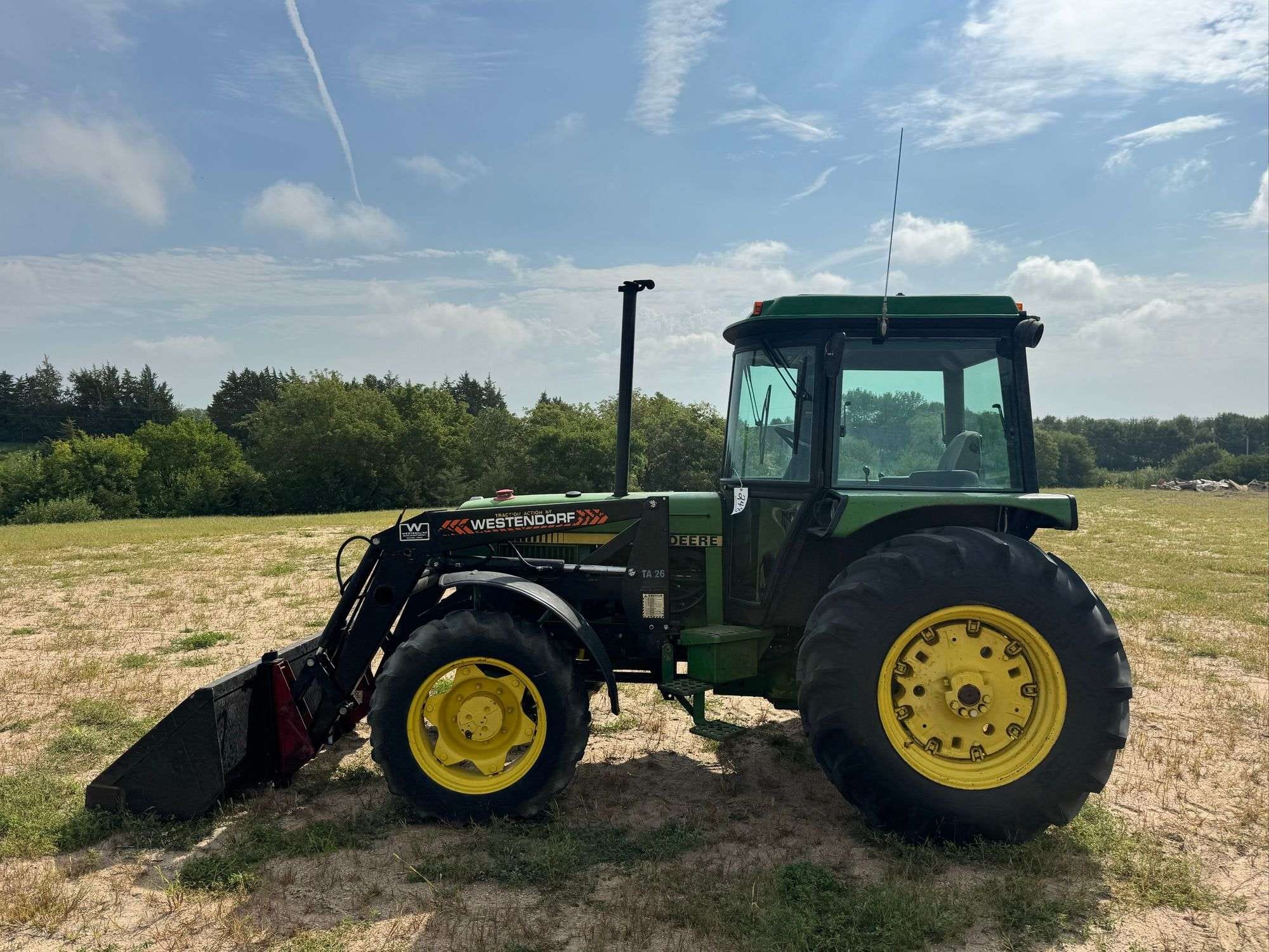 John Deere 2550 Equipment Image0