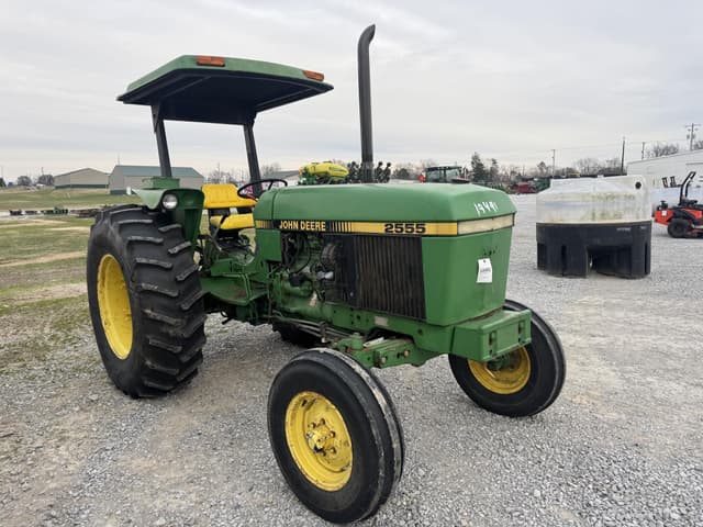 Image of John Deere 2555 equipment image 2