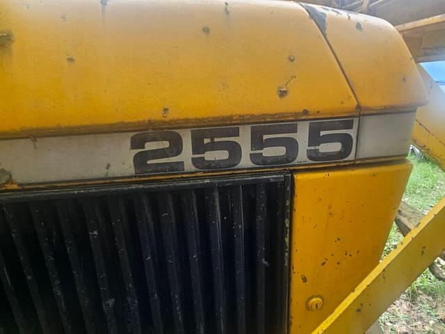 Image of John Deere 2555 equipment image 2