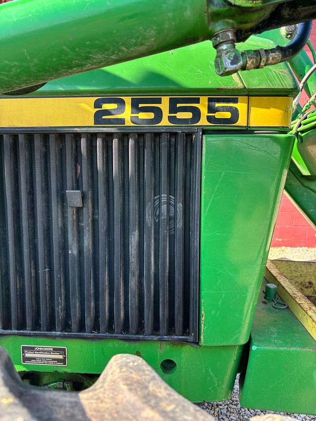 Image of John Deere 2555 equipment image 2