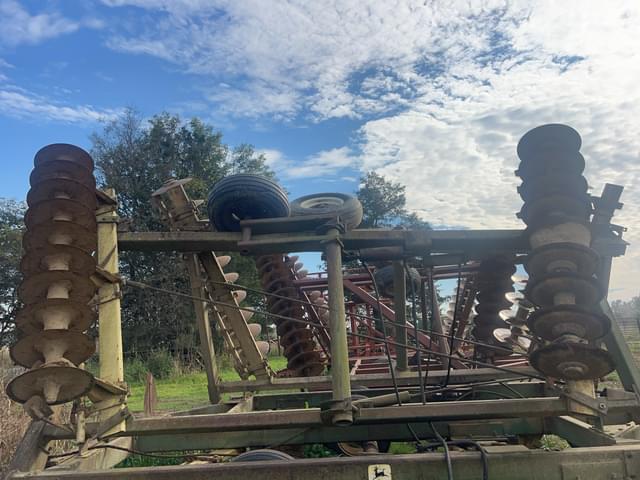 Image of John Deere Undetermined equipment image 4