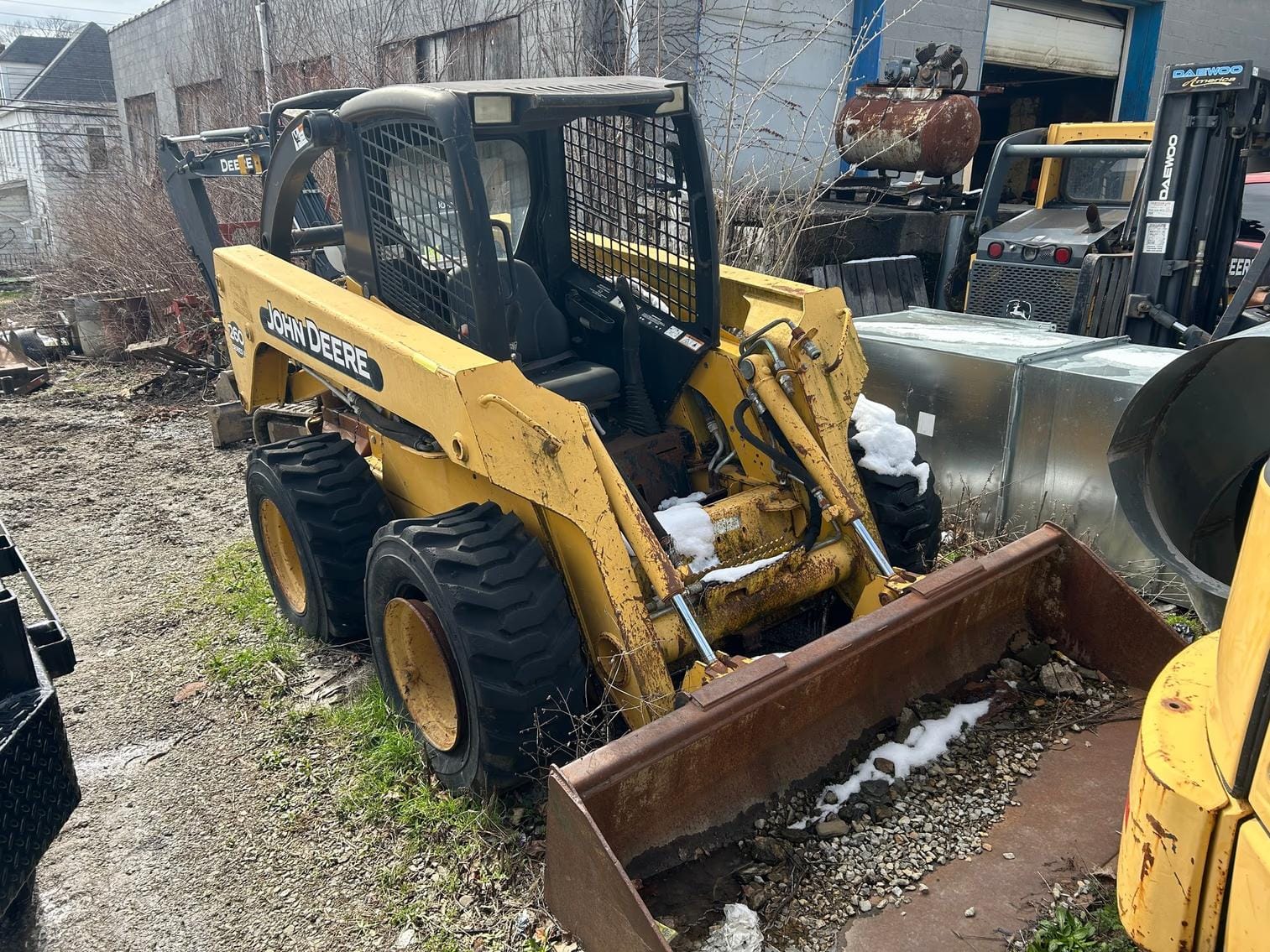 John Deere 260 Series II Equipment Image0