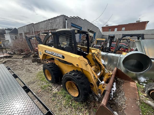 Image of John Deere 260 Series II equipment image 1
