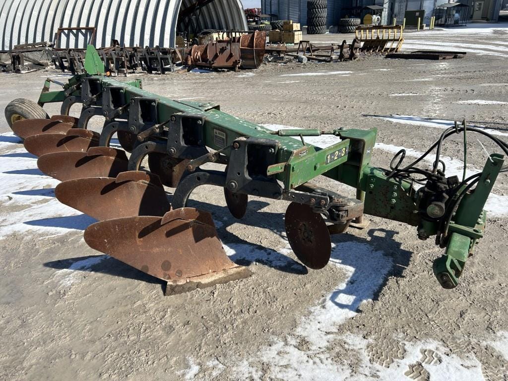 John Deere 2600 Equipment Image0