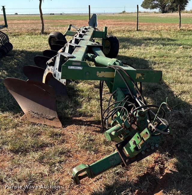 Image of John Deere 2600 equipment image 1