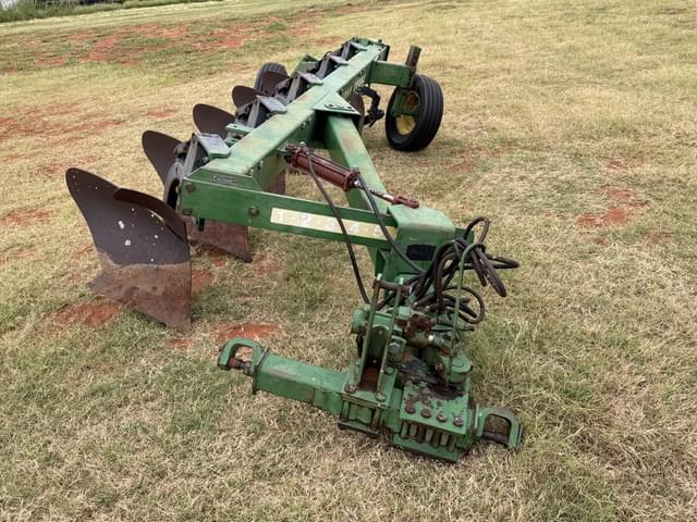 Image of John Deere 2600 equipment image 1