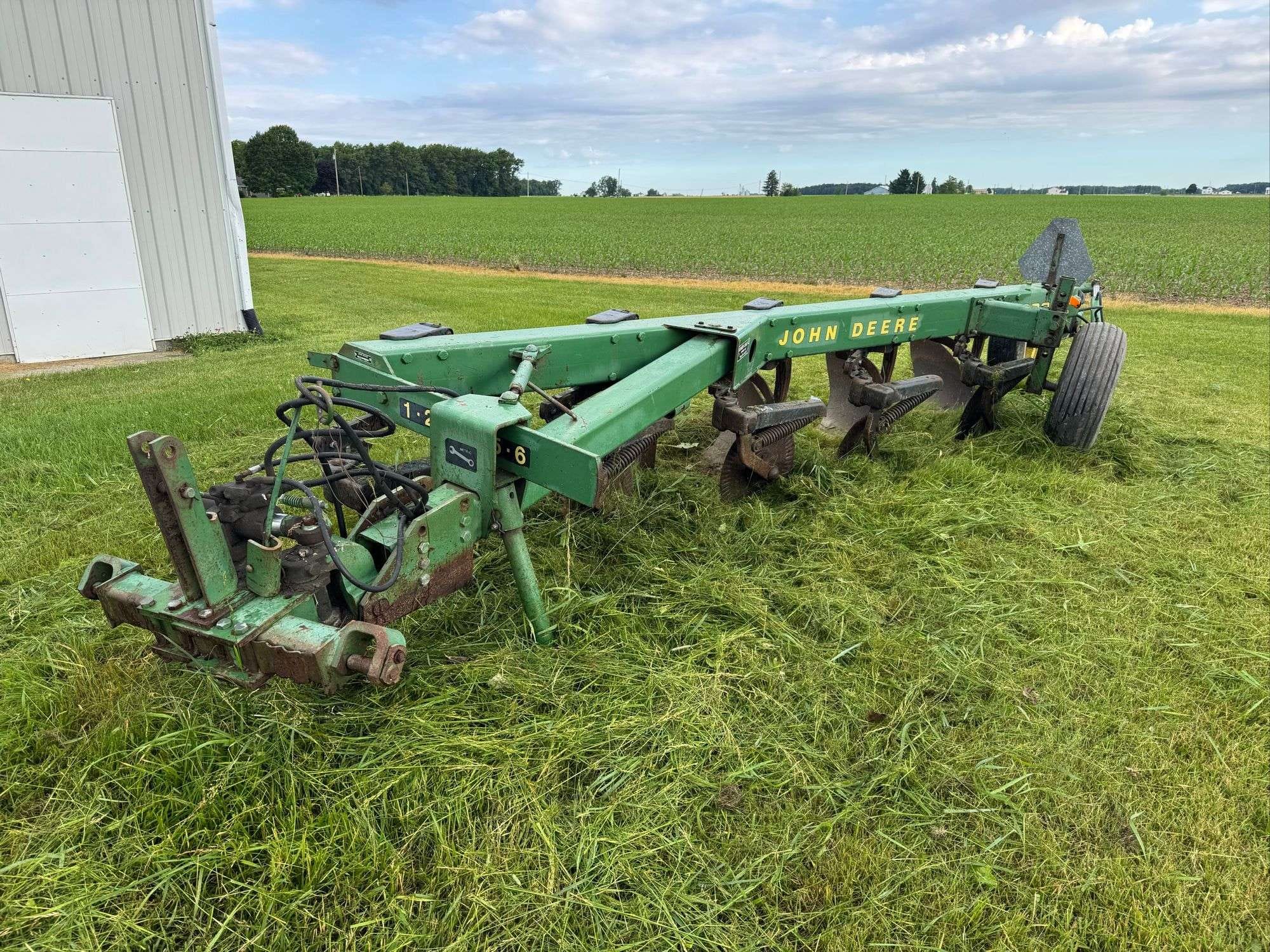 John Deere 2600 Equipment Image0