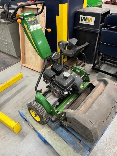 John Deere 260B Equipment Image0
