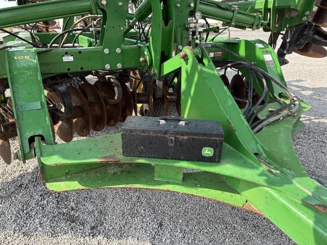Image of John Deere 2623VT equipment image 2
