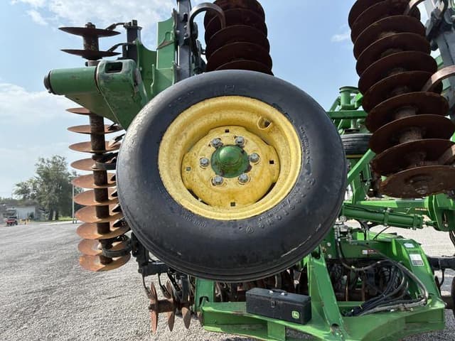 Image of John Deere 2623VT equipment image 1