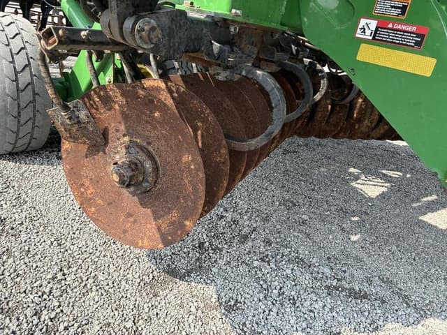 Image of John Deere 2623VT equipment image 3