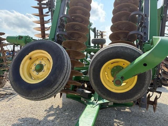 Image of John Deere 2623VT equipment image 4