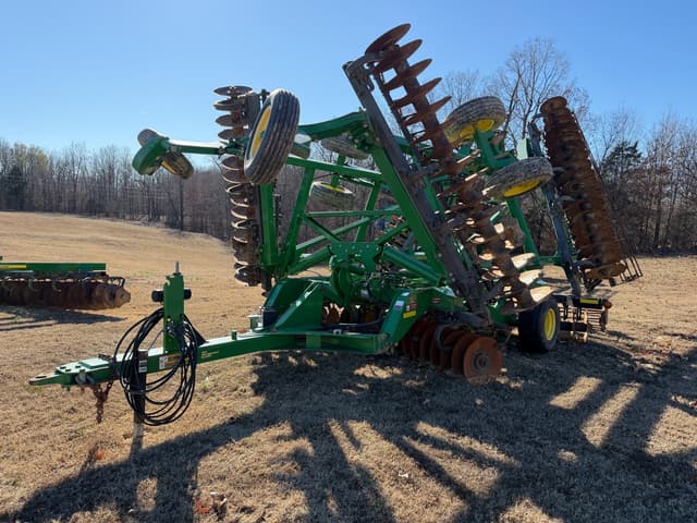 Image of John Deere 2623VT equipment image 1