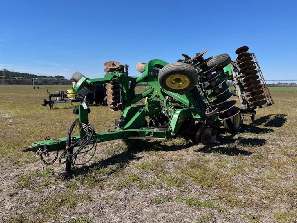 Image of John Deere 2623VT Image 1