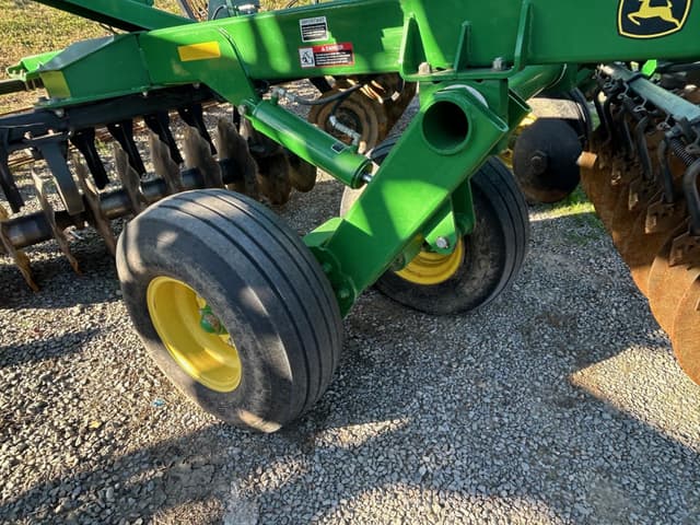 Image of John Deere 2623VT equipment image 4