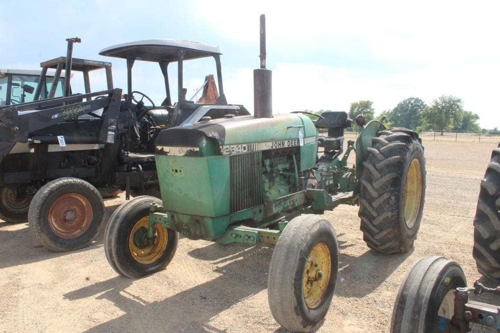 Image of John Deere 2640 Primary image