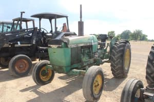 John Deere 2640 Image