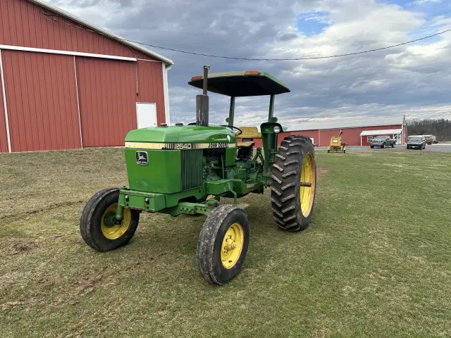 Image of John Deere 2640 equipment image 1
