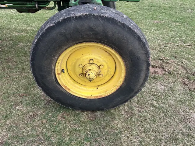 Image of John Deere 2640 equipment image 4