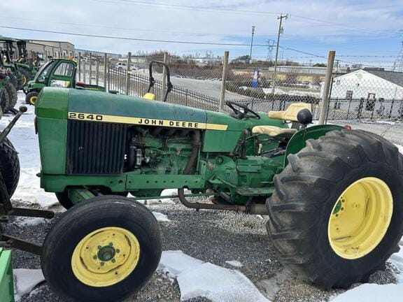 John Deere 2640 Equipment Image0
