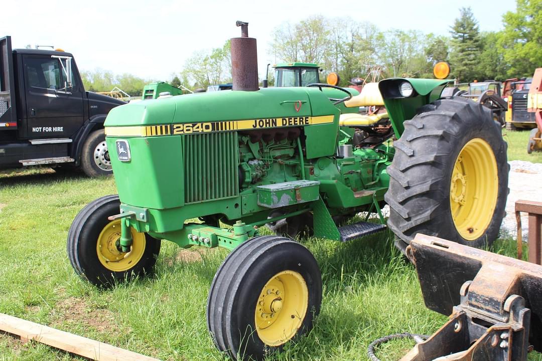 Image of John Deere 2640 Primary image