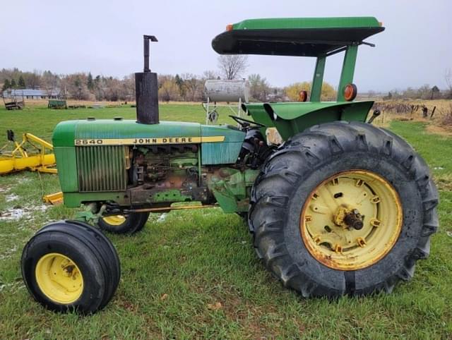 Image of John Deere 2640 equipment image 2