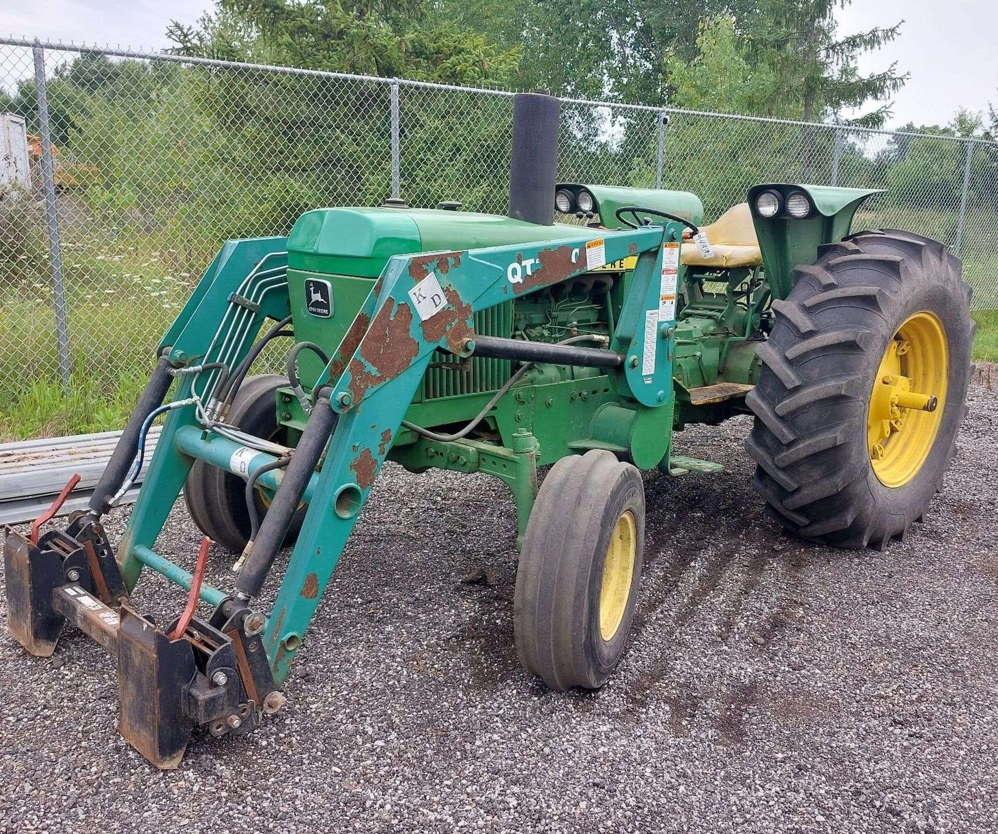 John Deere 2640 Equipment Image0
