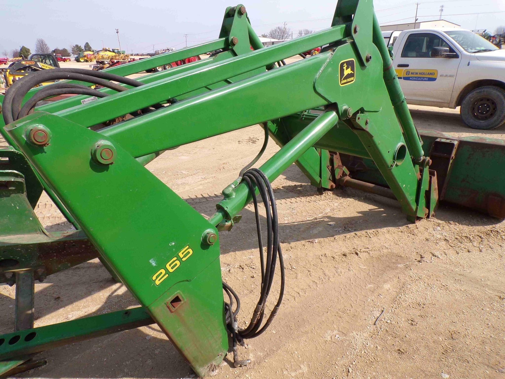 John Deere 265 Equipment Image0