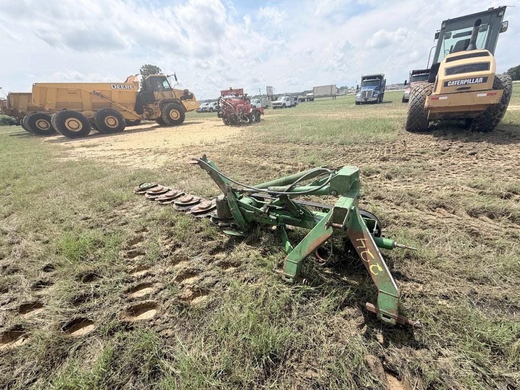 John Deere 265 Equipment Image0