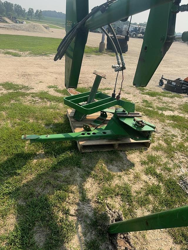 Image of John Deere 265 equipment image 4